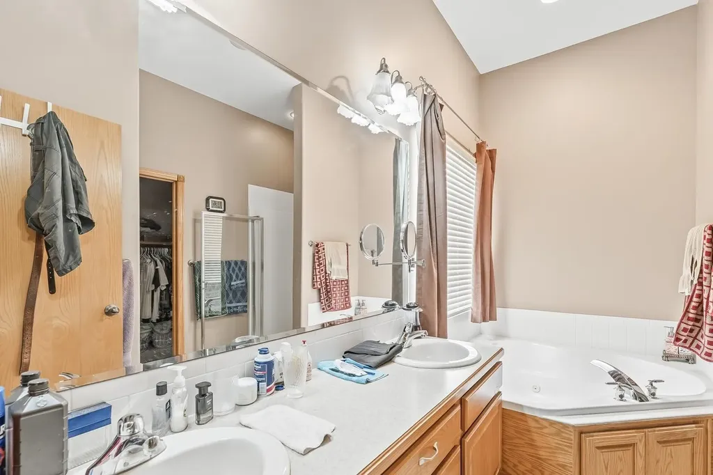 1252 N Hickory Creek Court Wichita KS 67235