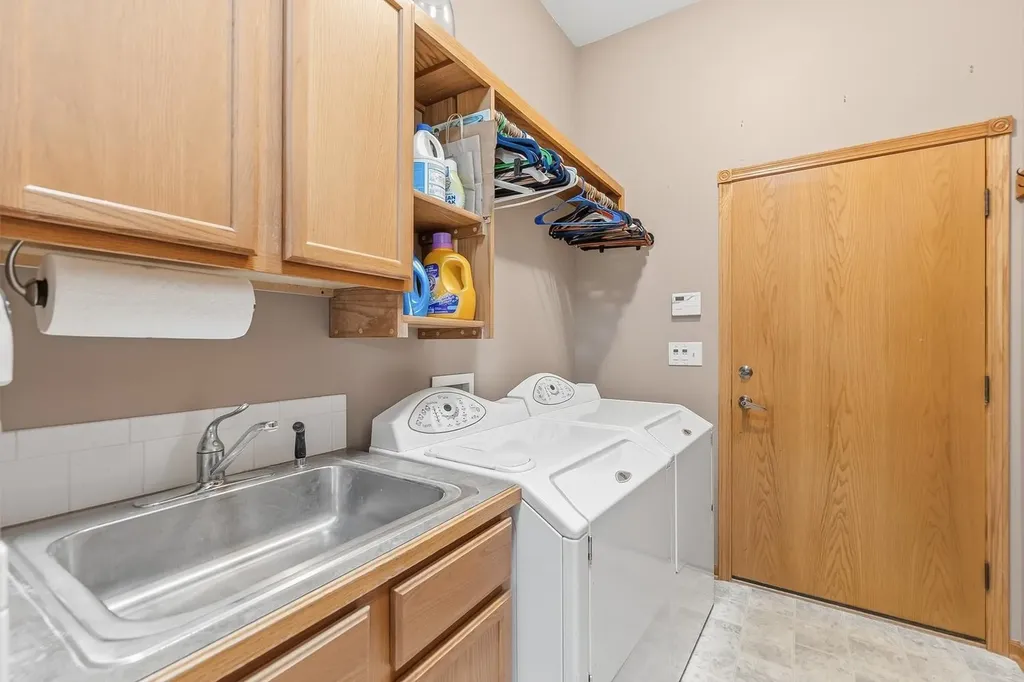 1252 N Hickory Creek Court Wichita KS 67235