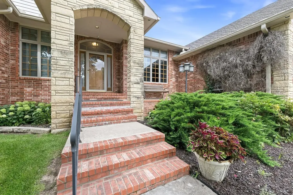 1252 N Hickory Creek Court Wichita KS 67235