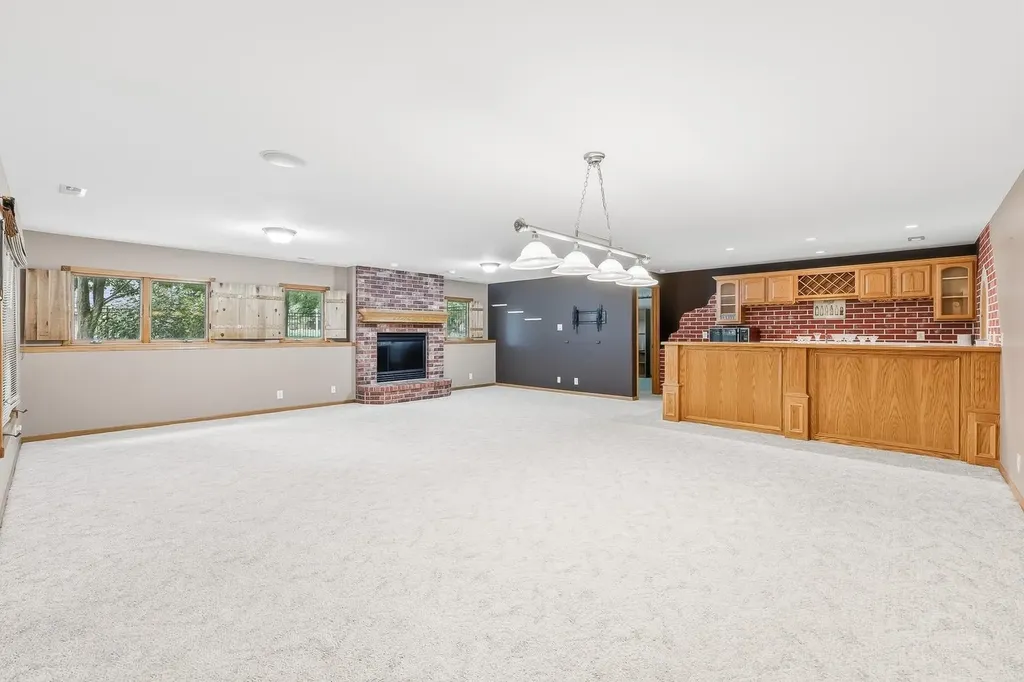 1252 N Hickory Creek Court Wichita KS 67235