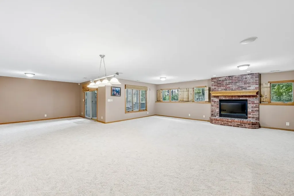 1252 N Hickory Creek Court Wichita KS 67235