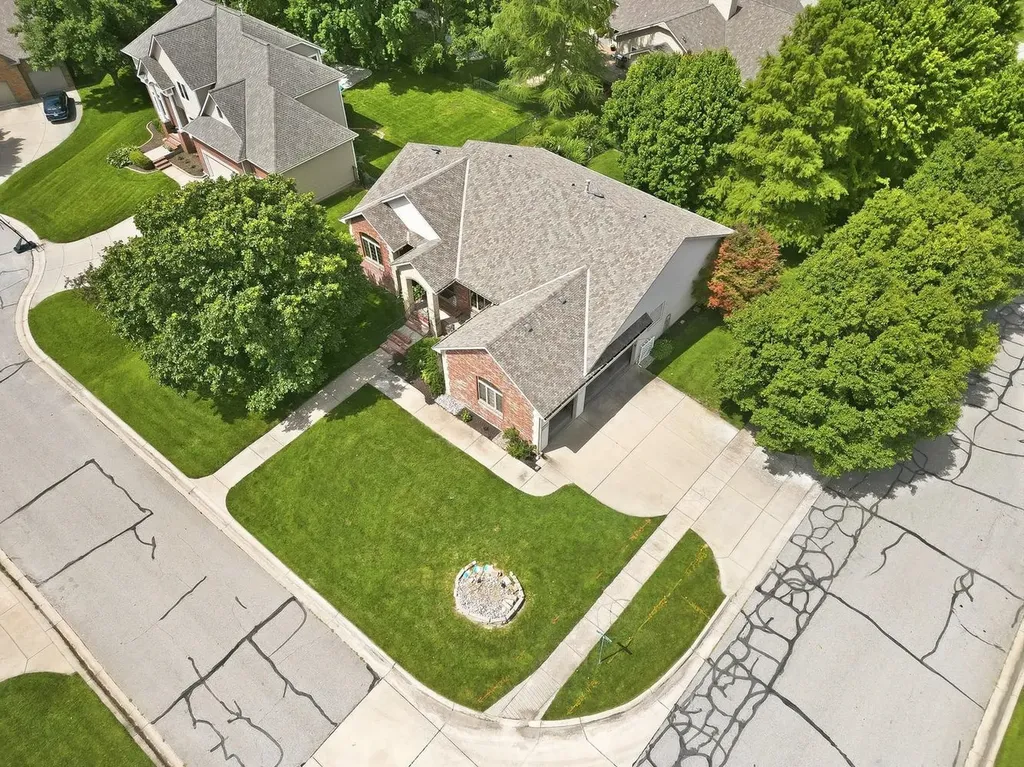 1252 N Hickory Creek Court Wichita KS 67235