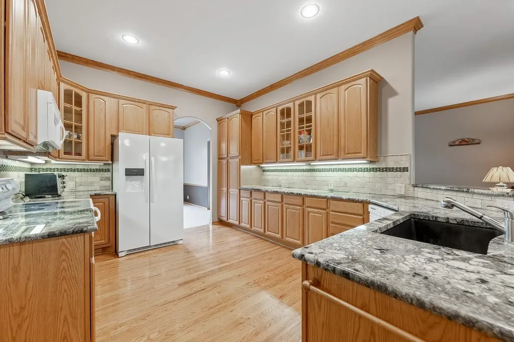 1252 N Hickory Creek Court Wichita KS 67235