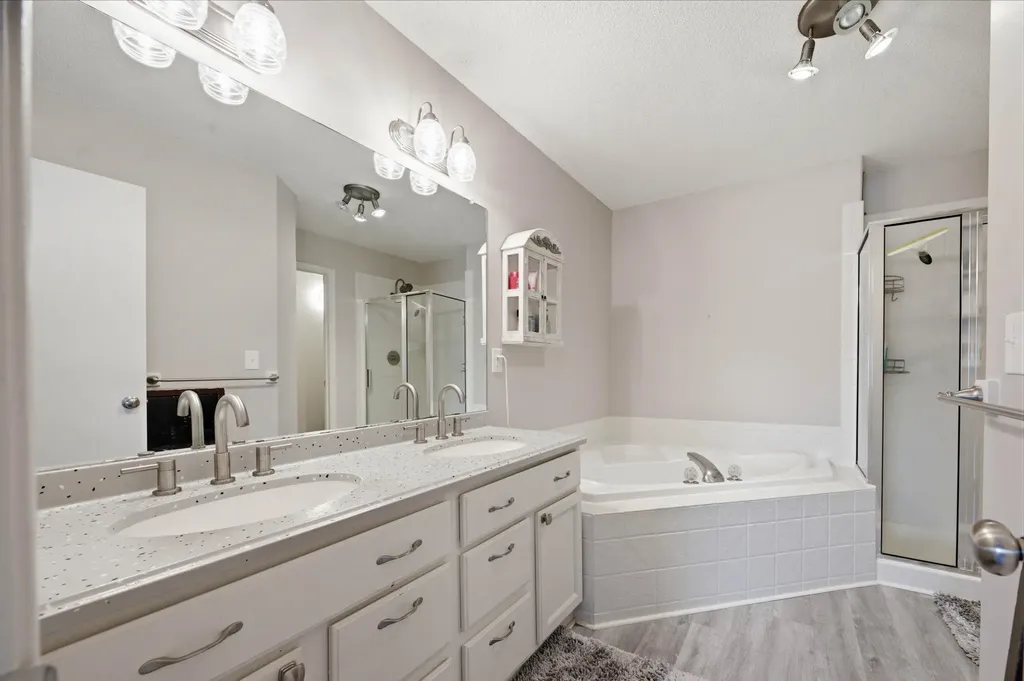 422 N Jaax Court Wichita KS 67235