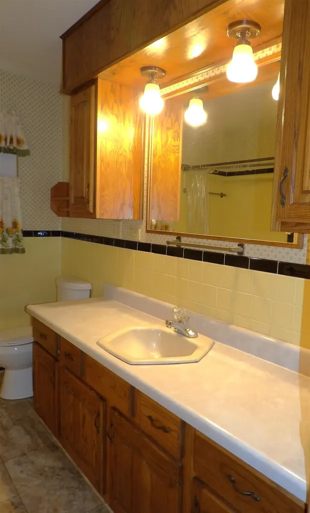 1501 Lotus Wichita KS 67213