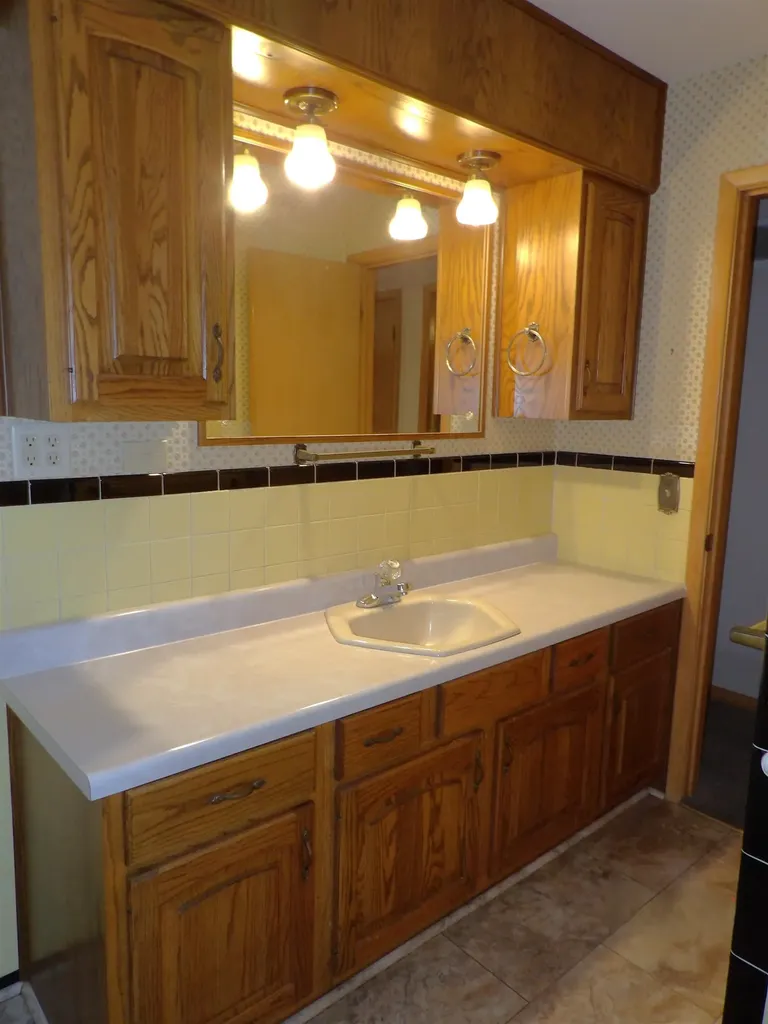 1501 Lotus Wichita KS 67213