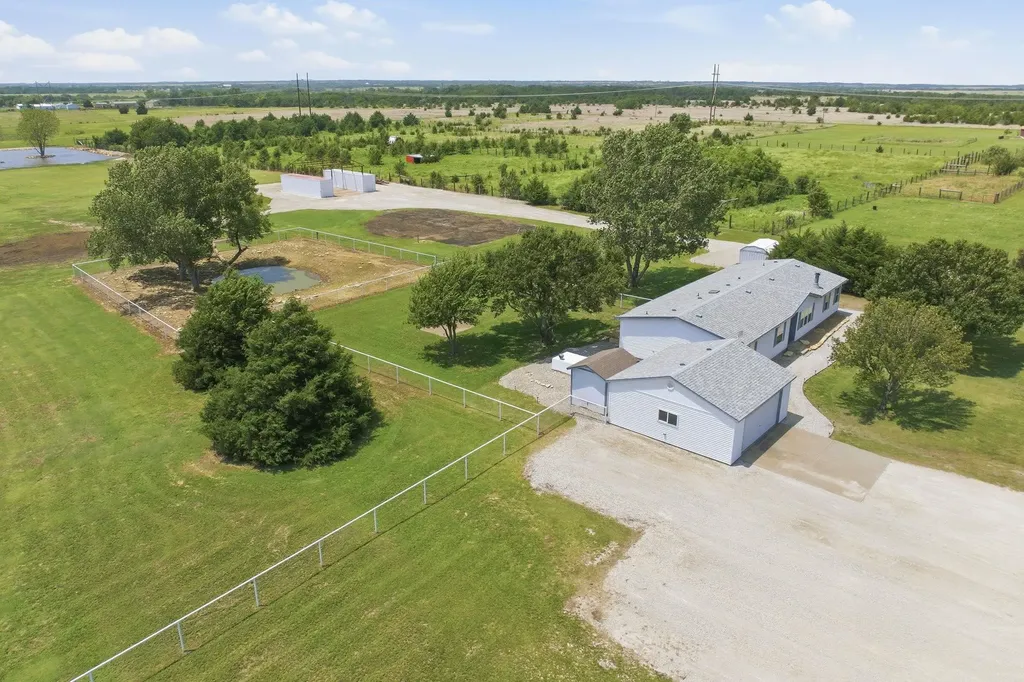 10911 SE Pawnee Road Leon KS 67074