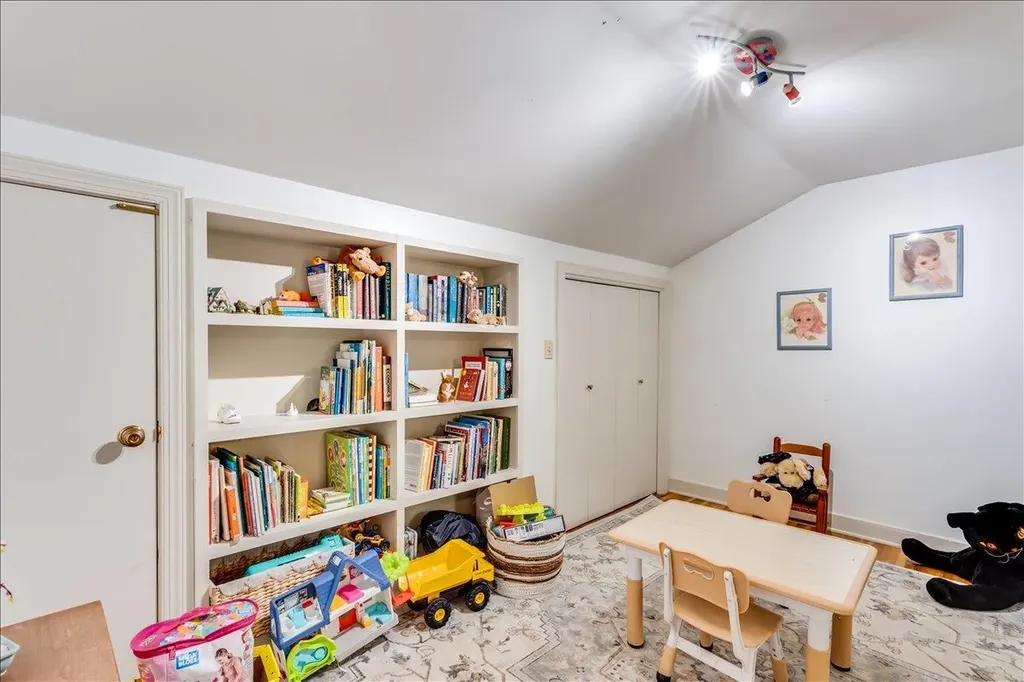 122 S Ridgecrest Wichita KS 67218