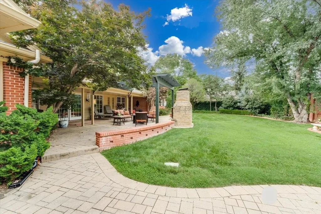 122 S Ridgecrest Wichita KS 67218