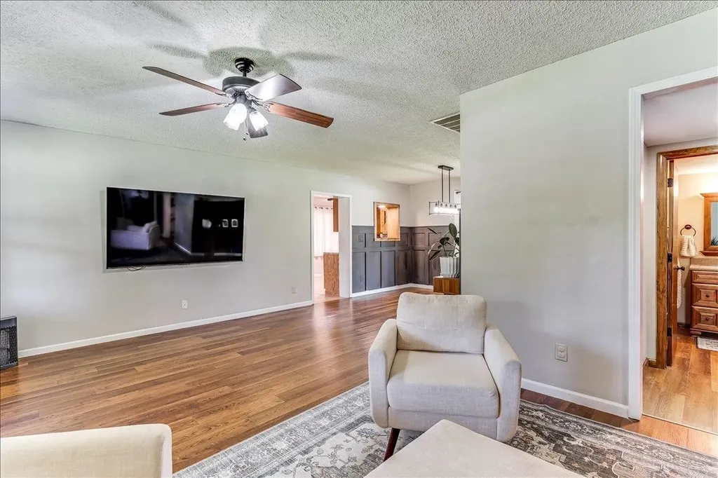 615 E 57th Street S Wichita KS 67216