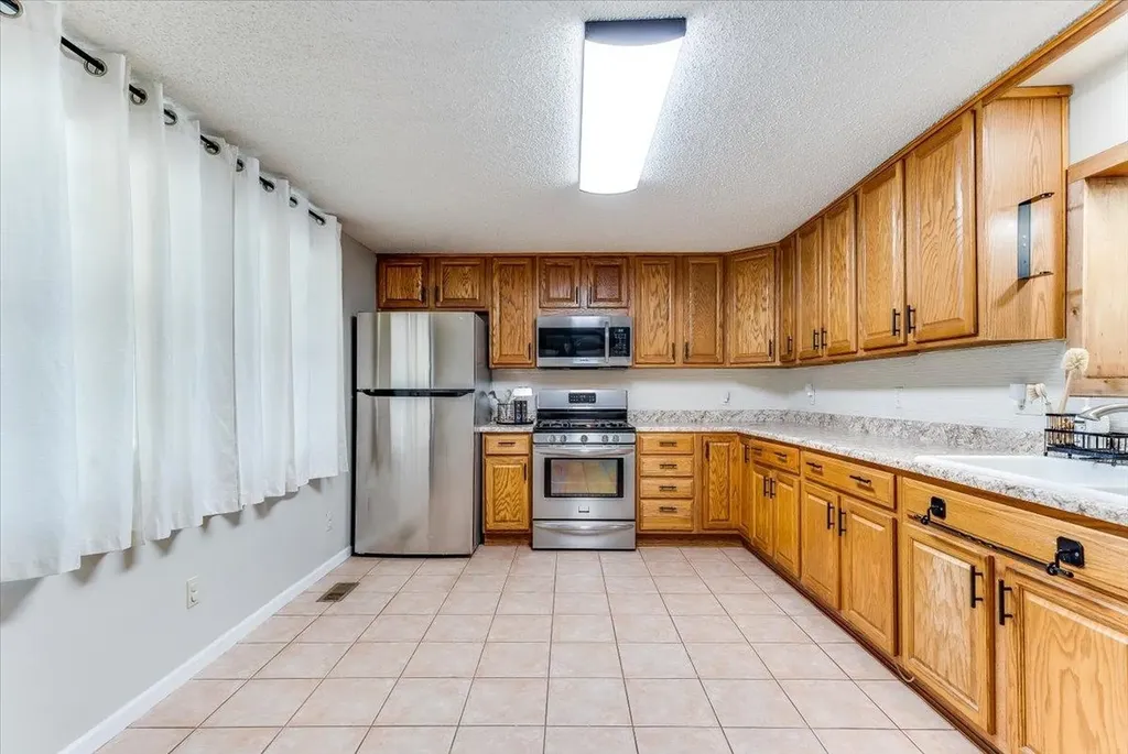 615 E 57th Street S Wichita KS 67216