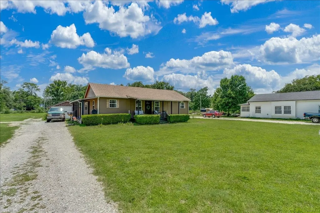 615 E 57th Street S Wichita KS 67216