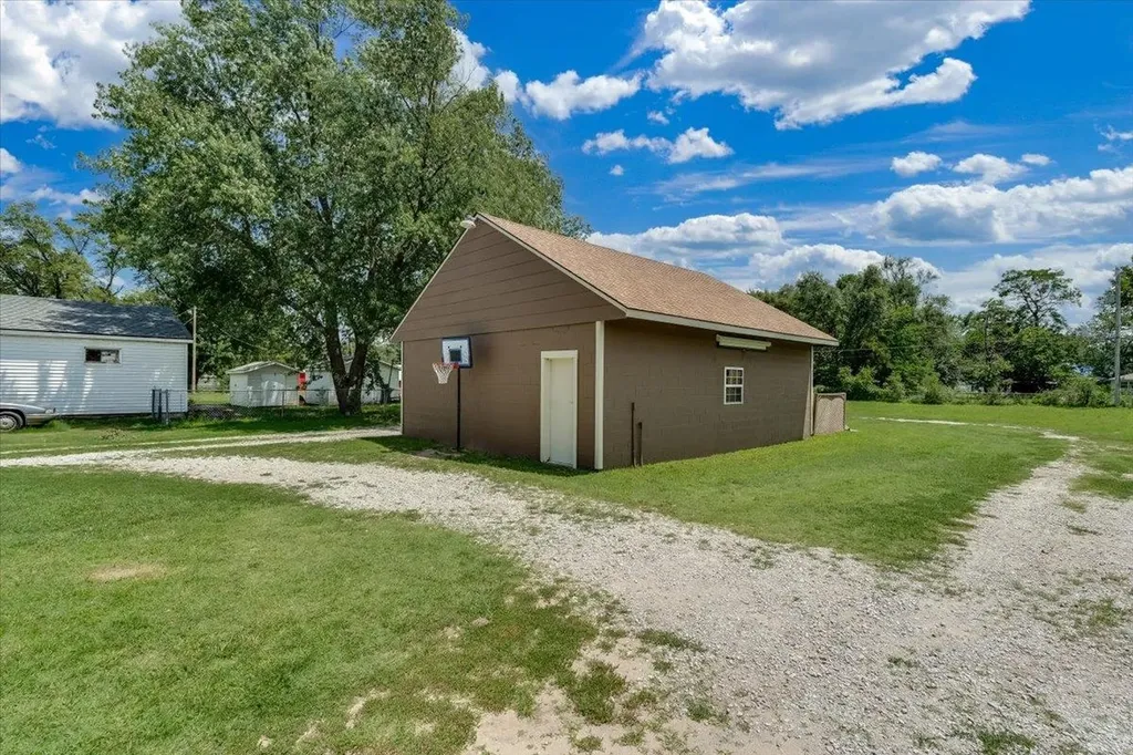 615 E 57th Street S Wichita KS 67216