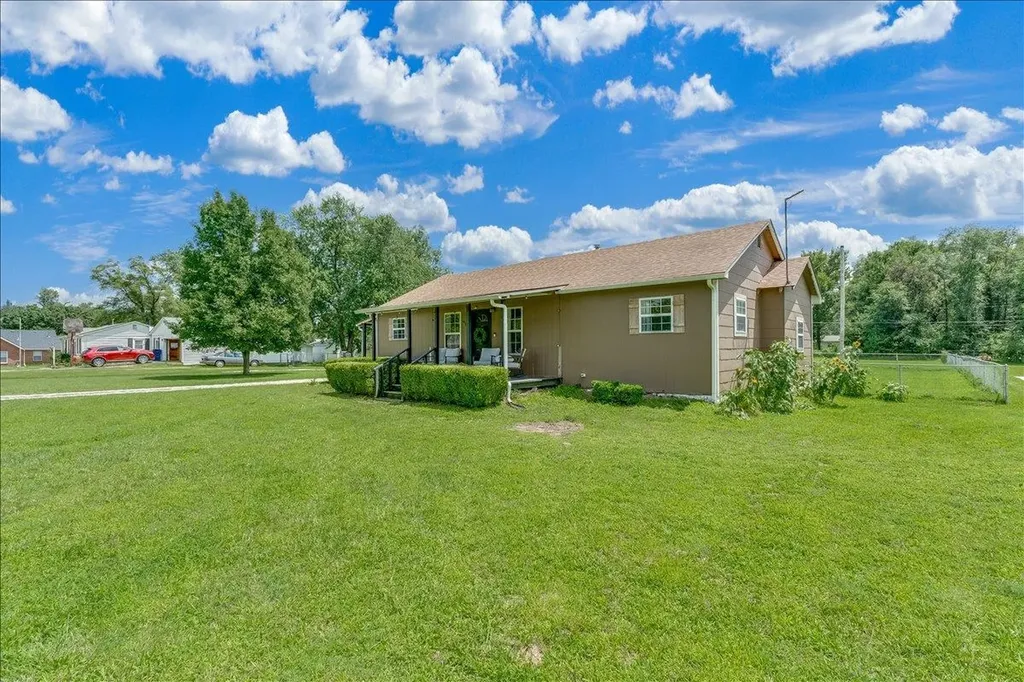 615 E 57th Street S Wichita KS 67216