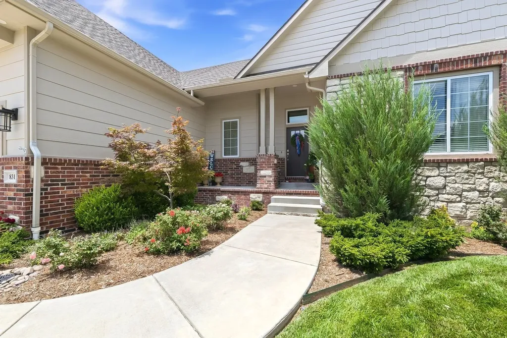 831 E Ruby Court Mulvane KS 67110-9300