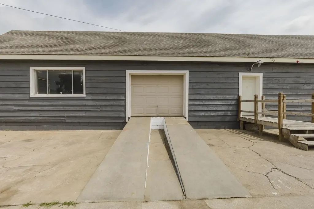 2013 S Broadway Wichita KS 67211