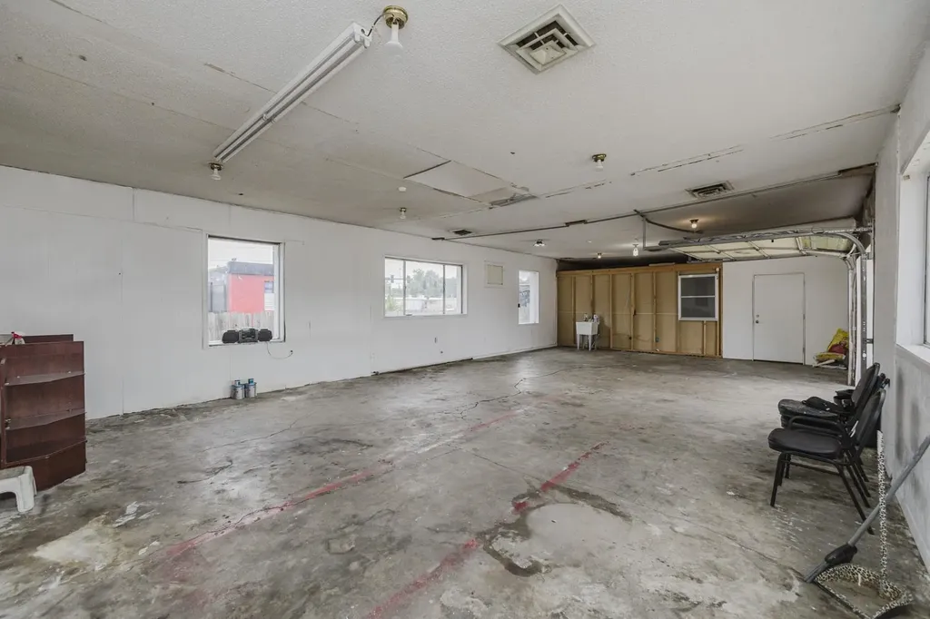 2013 S Broadway Wichita KS 67211