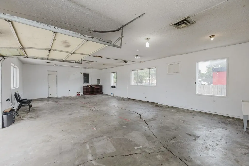 2013 S Broadway Wichita KS 67211