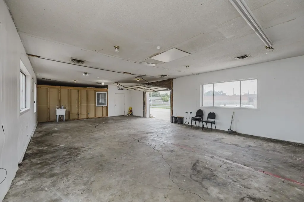 2013 S Broadway Wichita KS 67211