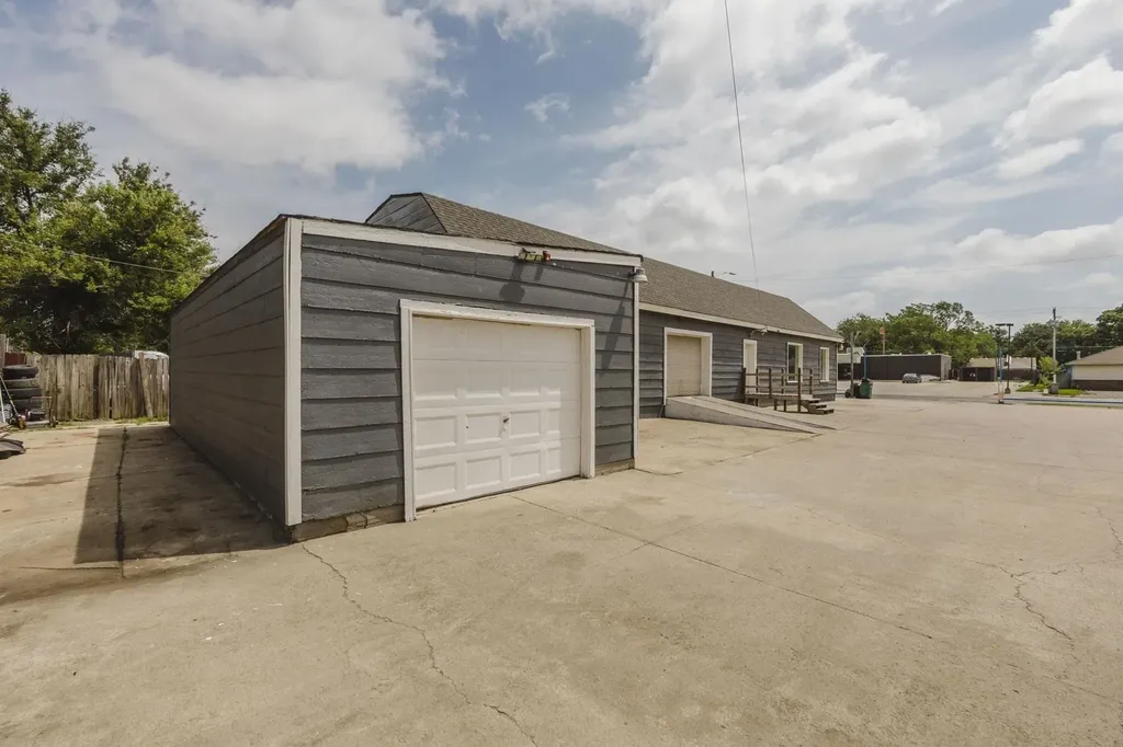 2013 S Broadway Wichita KS 67211