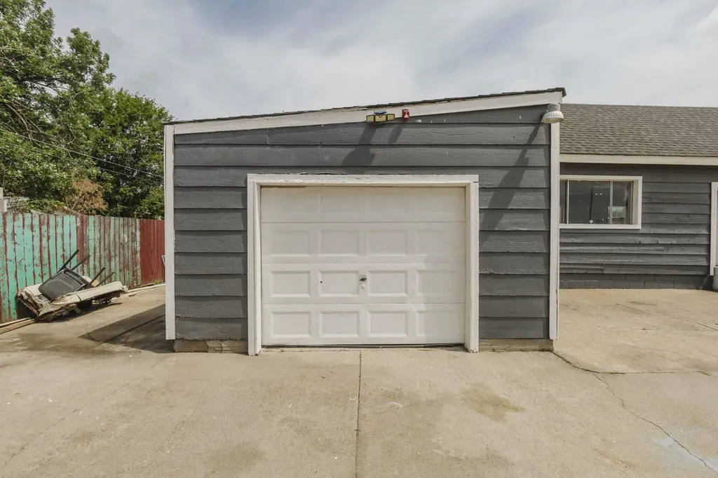 2013 S Broadway Wichita KS 67211