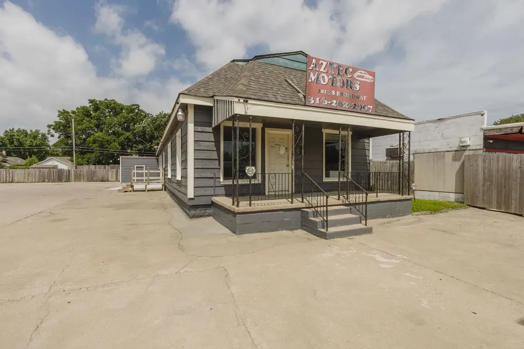2013 S Broadway Wichita KS 67211