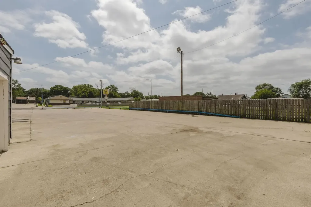 2013 S Broadway Wichita KS 67211