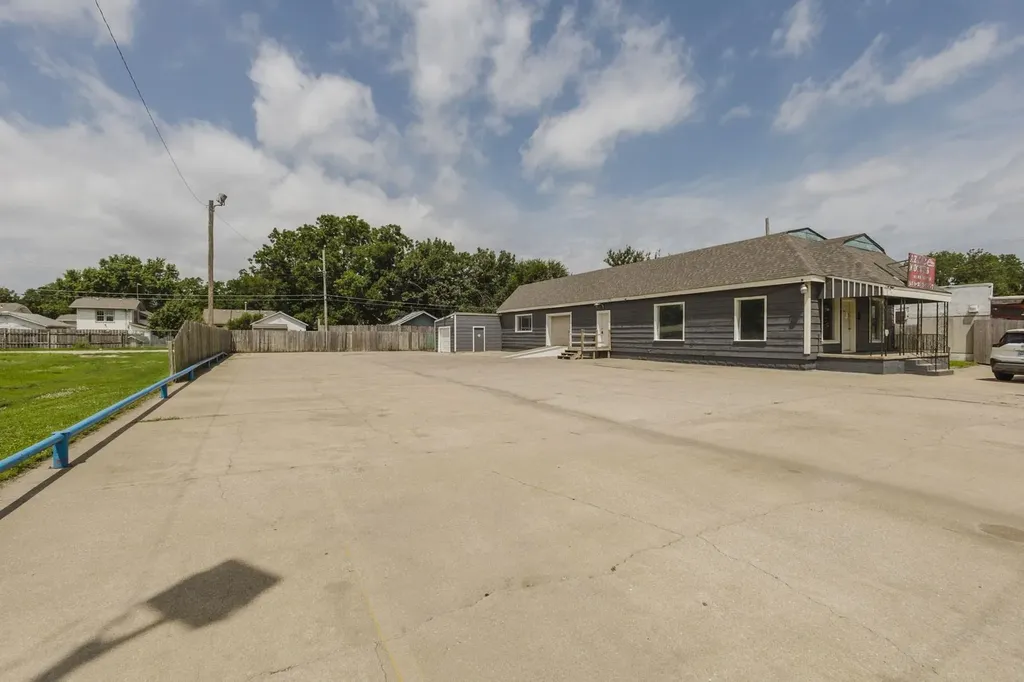 2013 S Broadway Wichita KS 67211