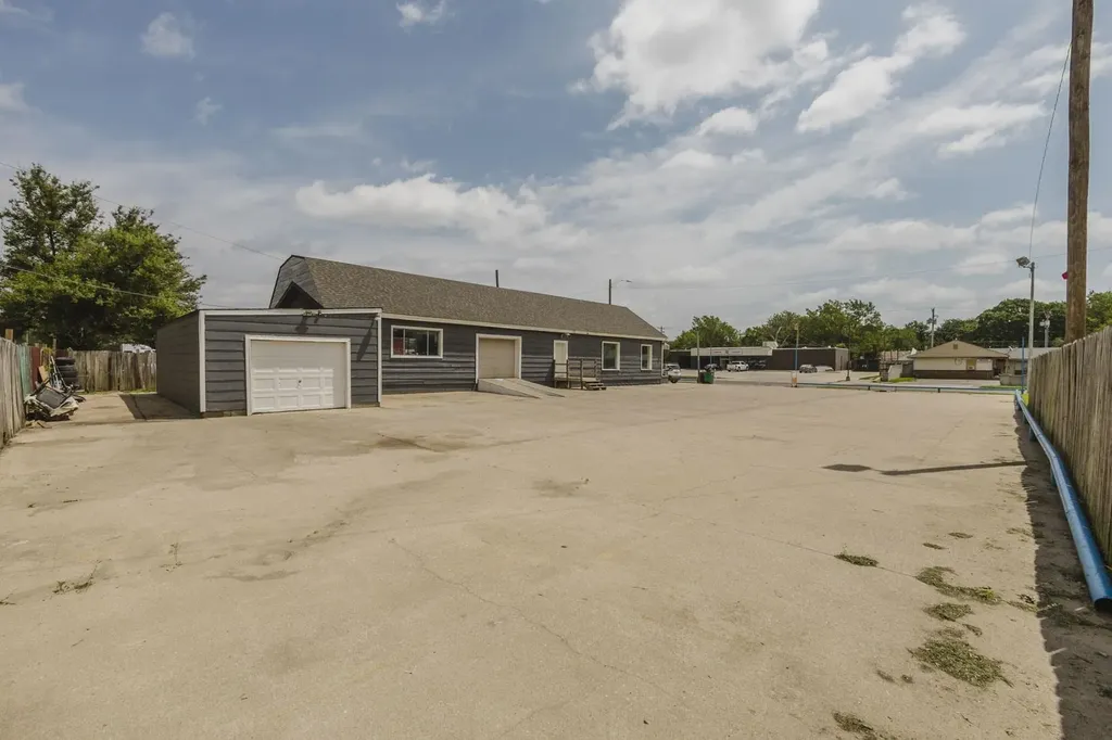 2013 S Broadway Wichita KS 67211