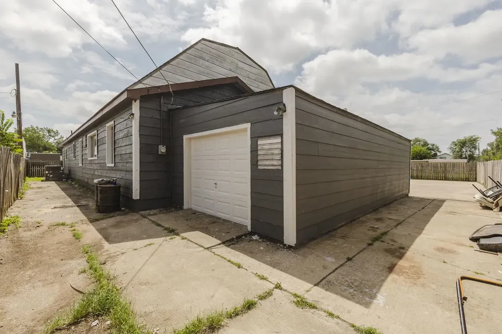 2013 S Broadway Wichita KS 67211