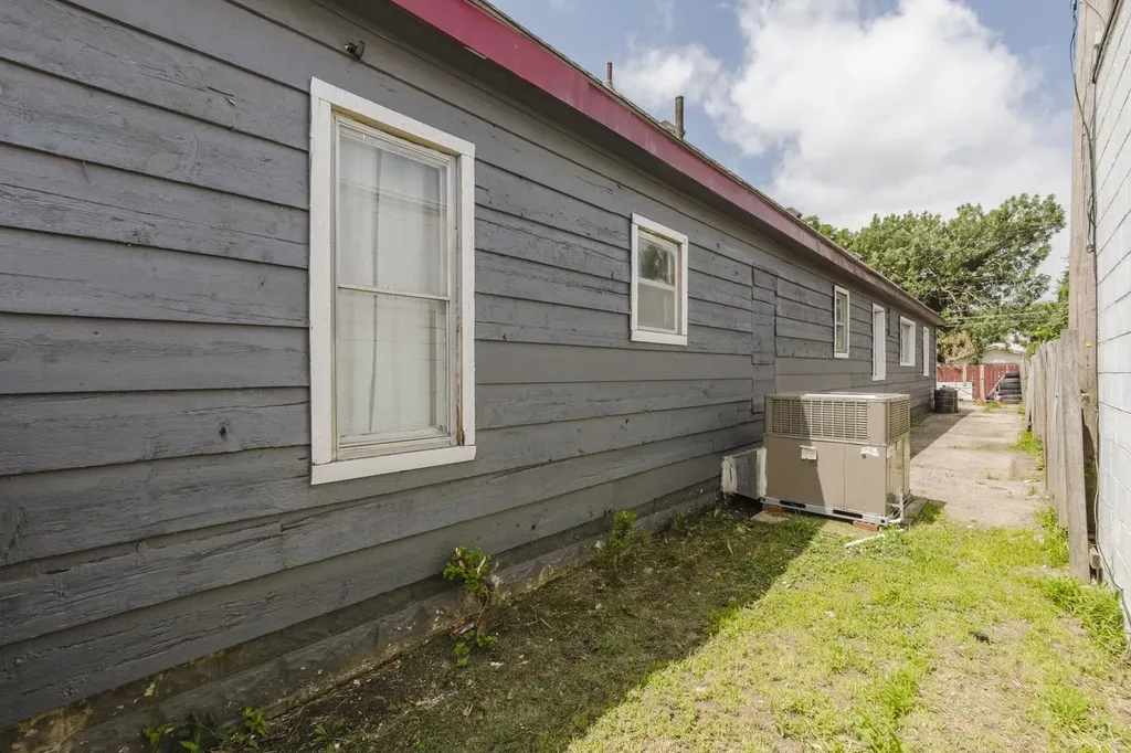 2013 S Broadway Wichita KS 67211