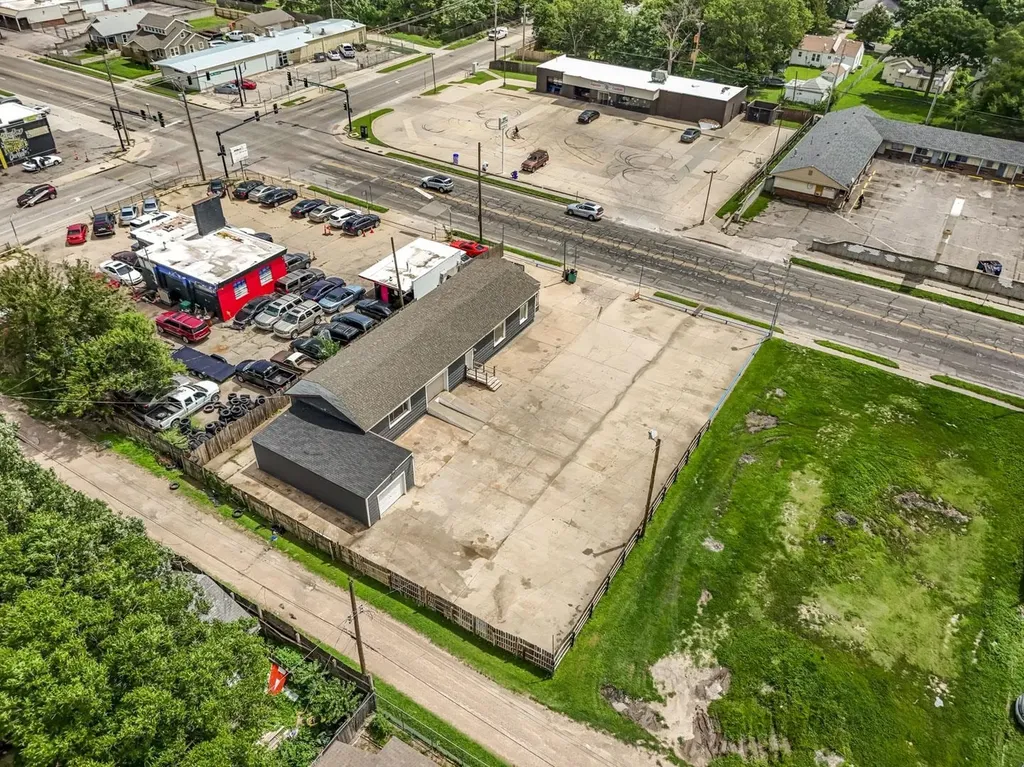 2013 S Broadway Wichita KS 67211