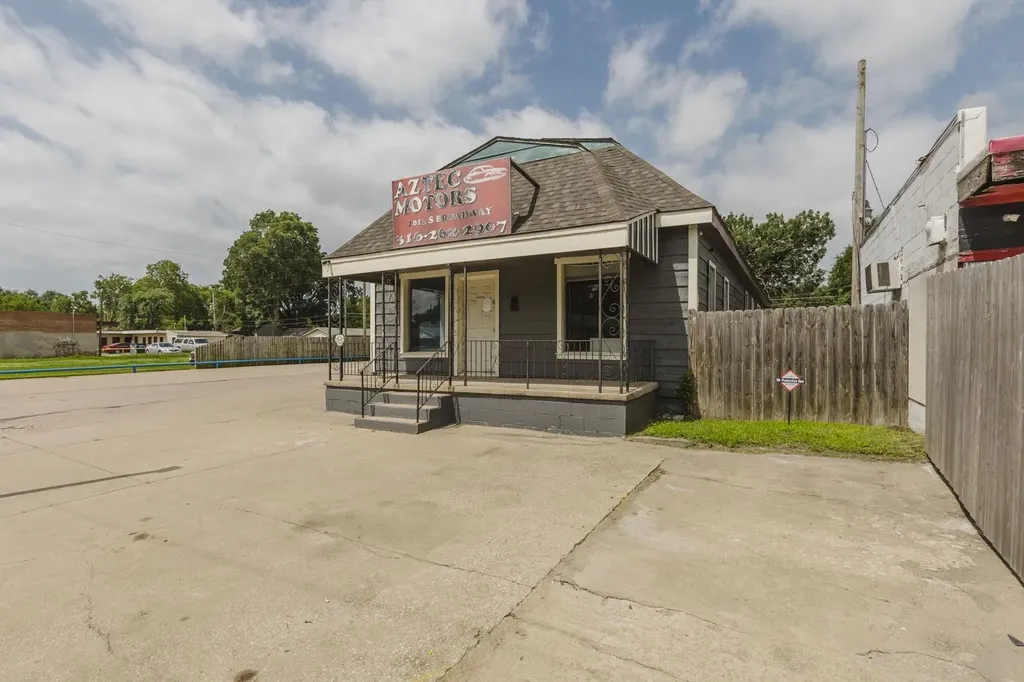 2013 S Broadway Wichita KS 67211