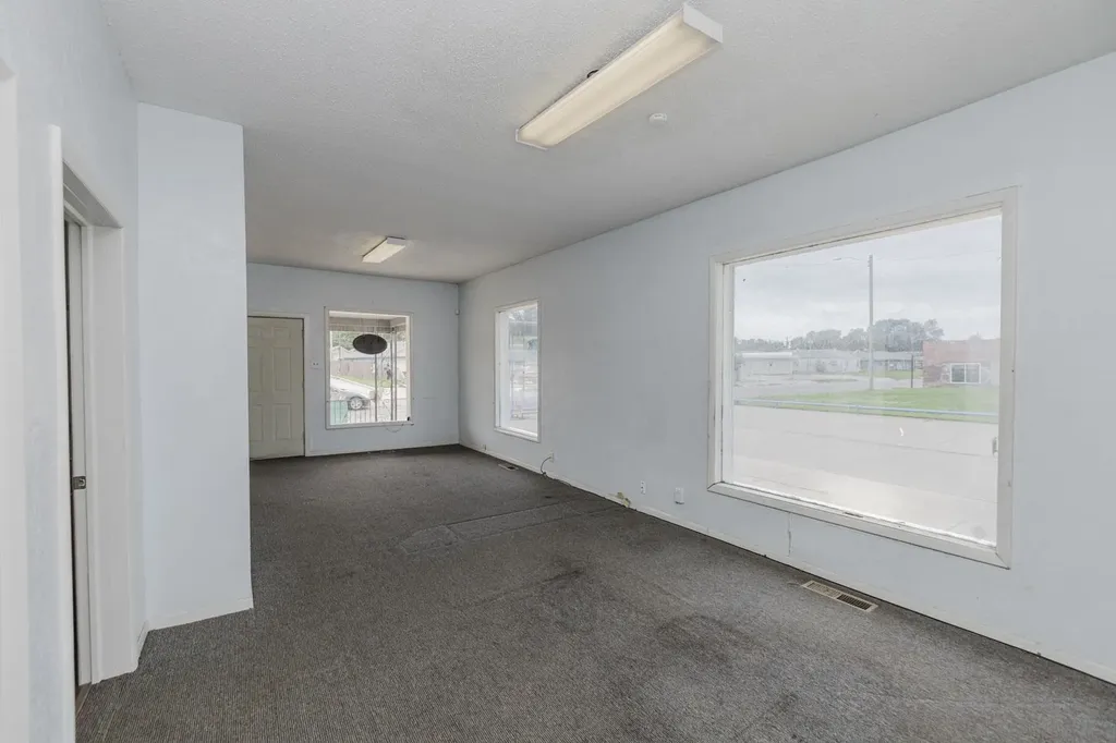 2013 S Broadway Wichita KS 67211