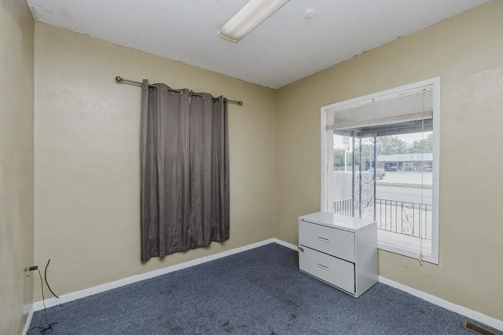 2013 S Broadway Wichita KS 67211
