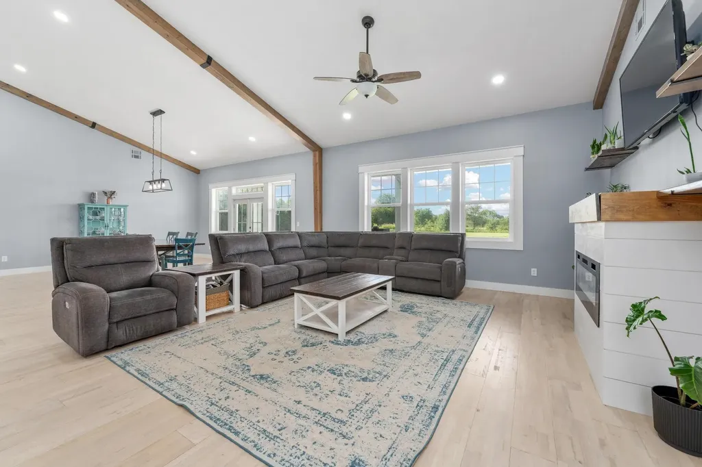 1029 E 120th Avenue N Belle Plaine KS 67013