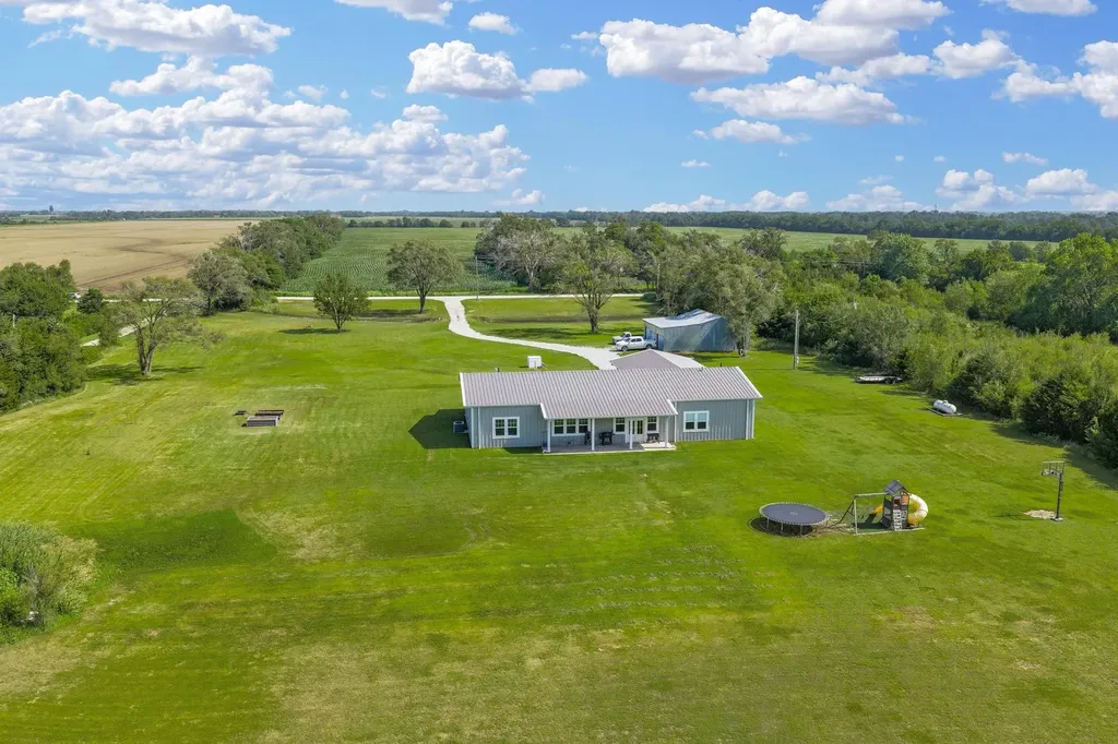 1029 E 120th Avenue N Belle Plaine KS 67013