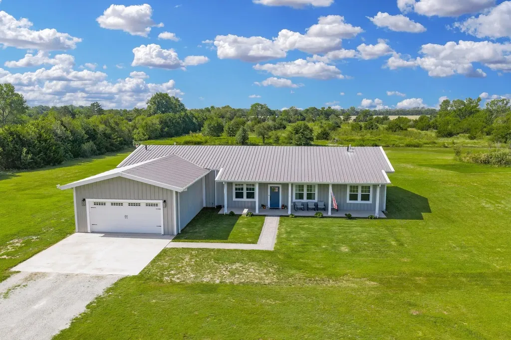 1029 E 120th Avenue N Belle Plaine KS 67013