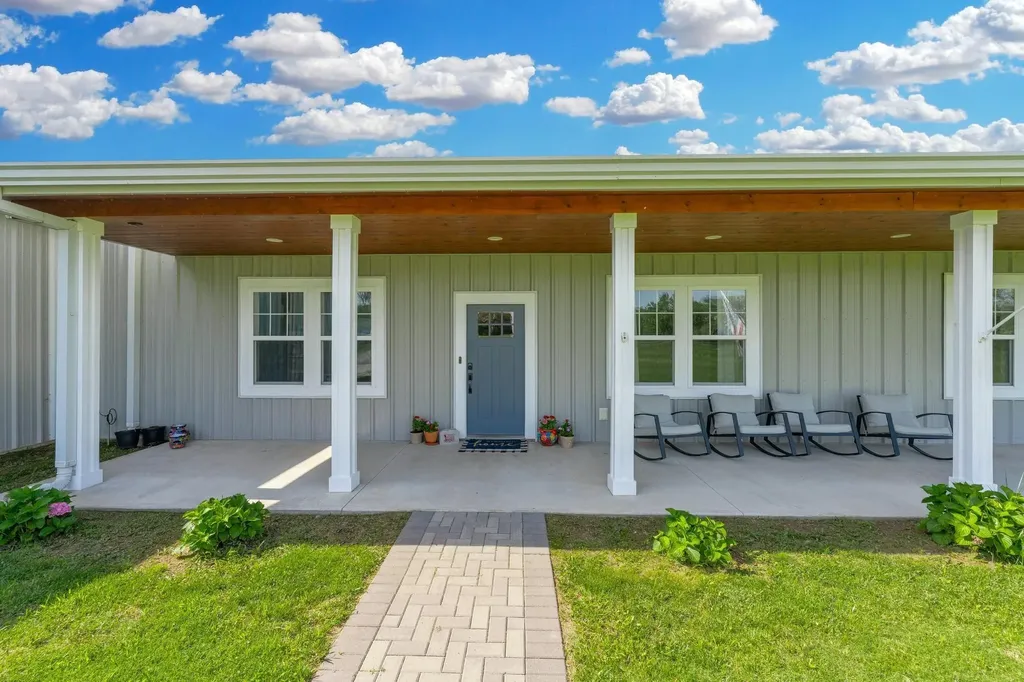 1029 E 120th Avenue N Belle Plaine KS 67013
