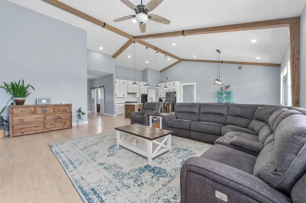 1029 E 120th Avenue N Belle Plaine KS 67013