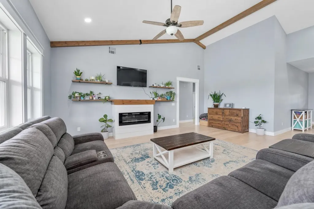 1029 E 120th Avenue N Belle Plaine KS 67013