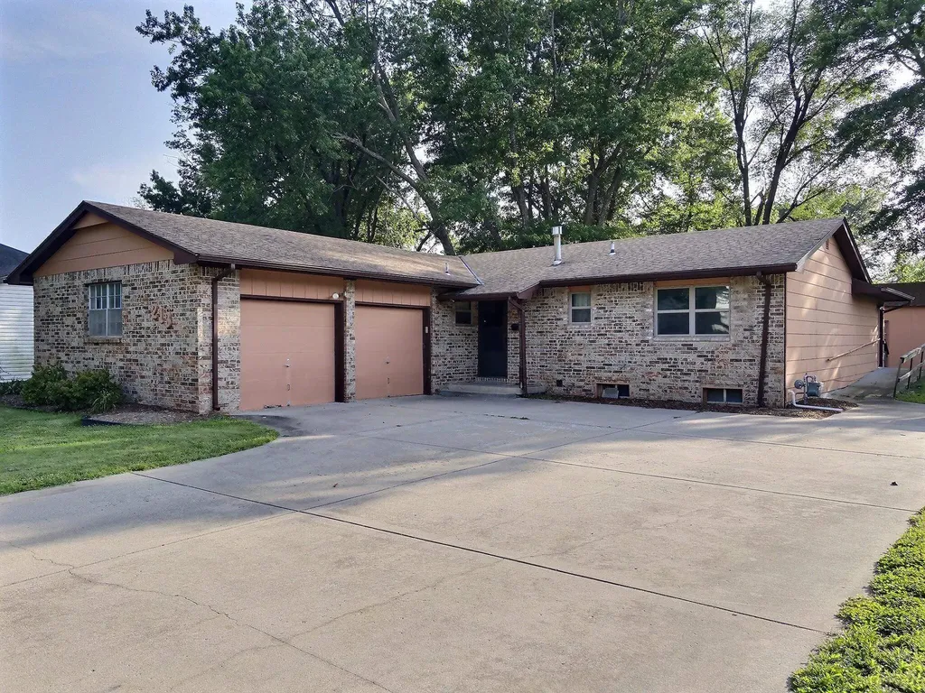 213 S Lauber Lane Derby KS 67037