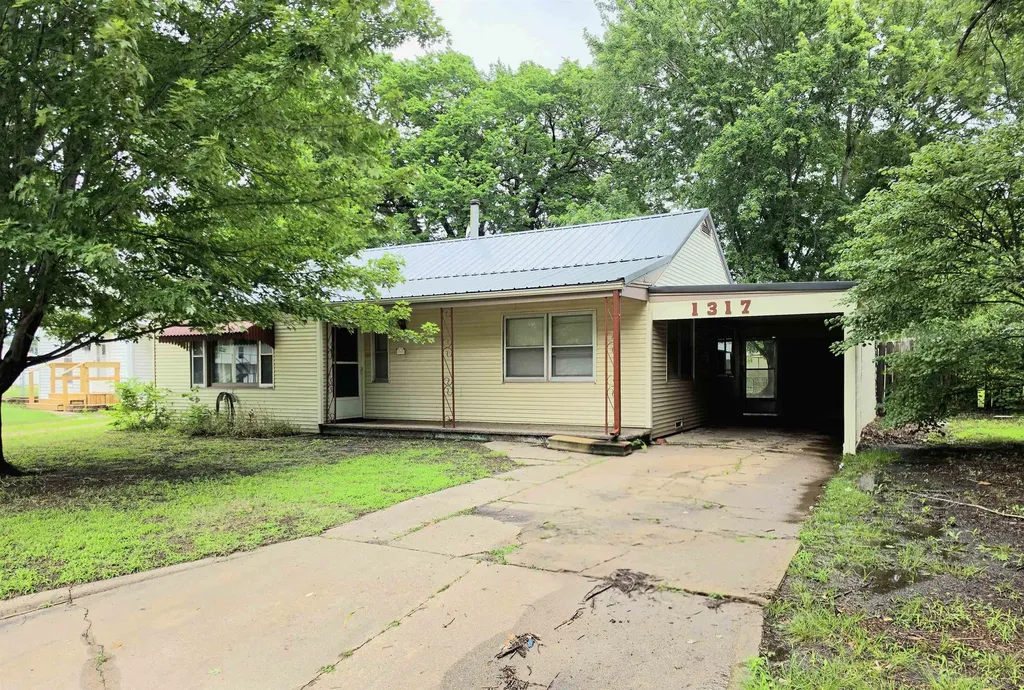 1317 N B Wellington KS 67152