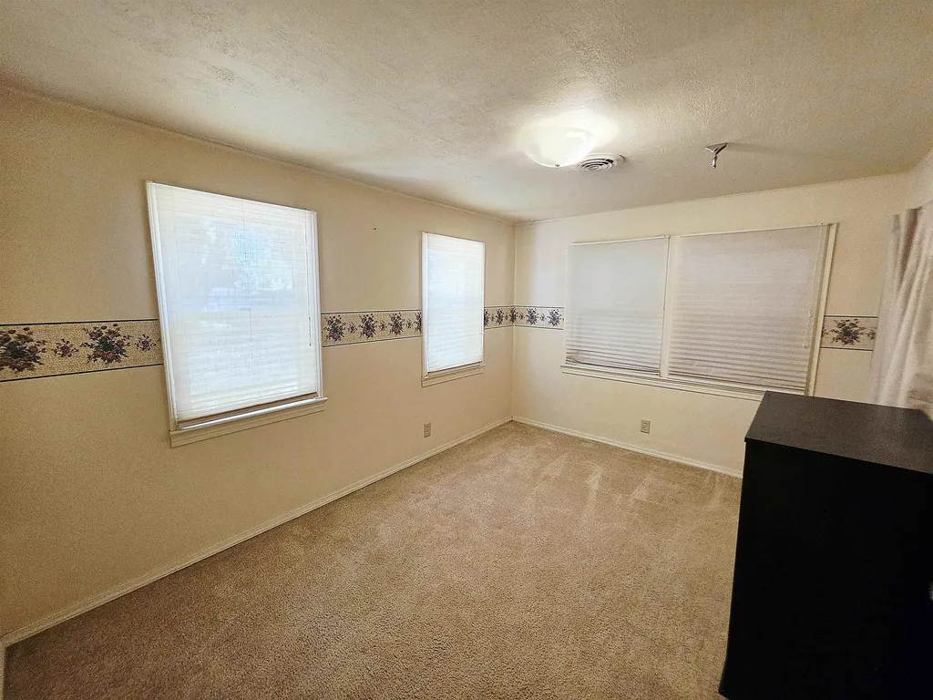 1317 N B Wellington KS 67152