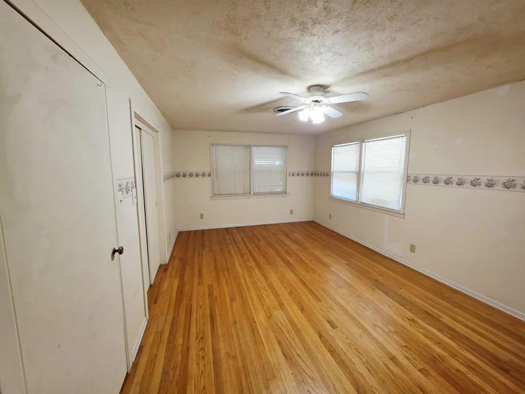 1317 N B Wellington KS 67152