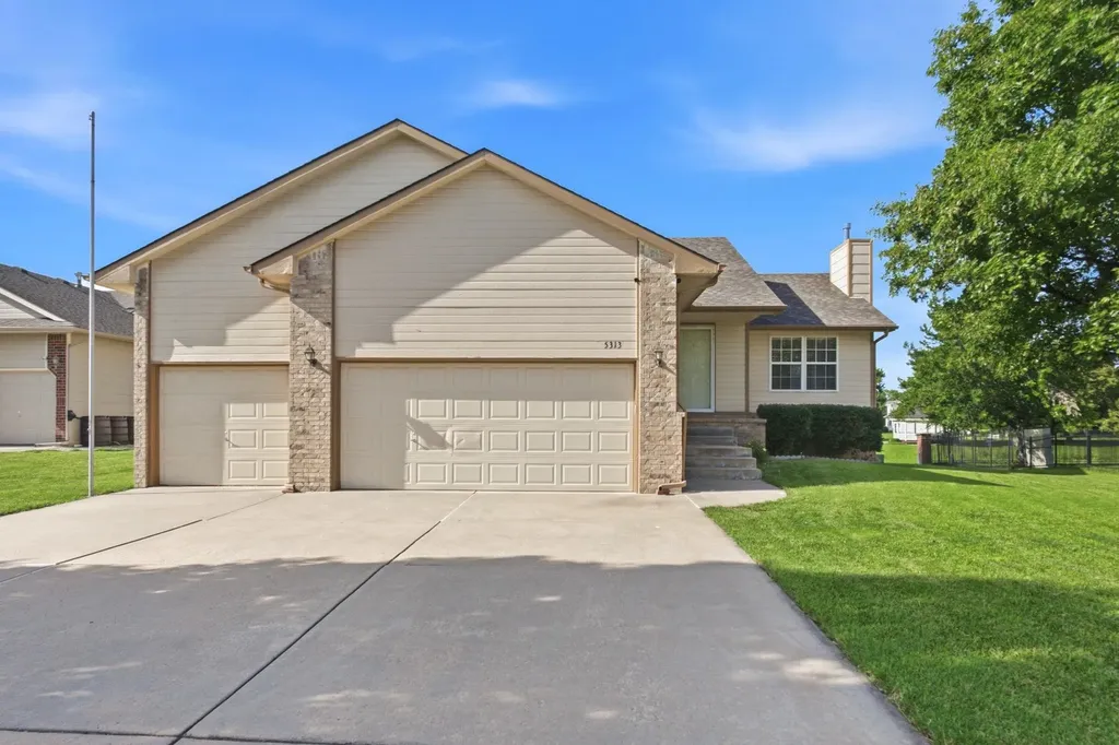 5313 Shadowridge Court Wichita KS 67220