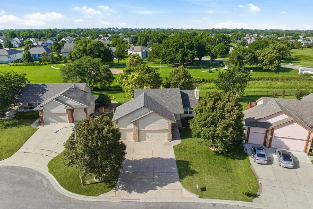 5313 Shadowridge Court Wichita KS 67220