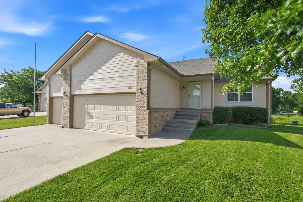 5313 Shadowridge Court Wichita KS 67220