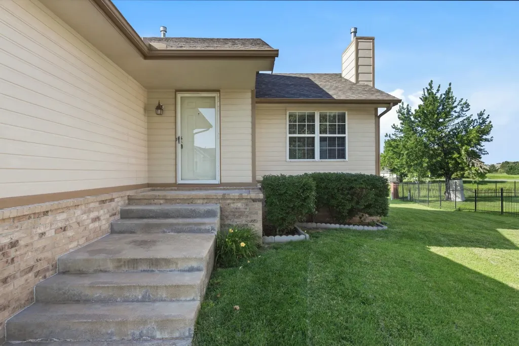 5313 Shadowridge Court Wichita KS 67220