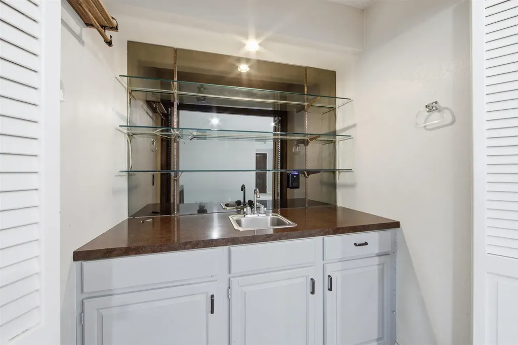 2314 N Bromfield Wichita KS 67226